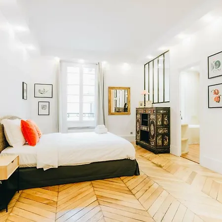 Private Apartment - Eiffel Tower - Ecole Militaire Apartment Paris