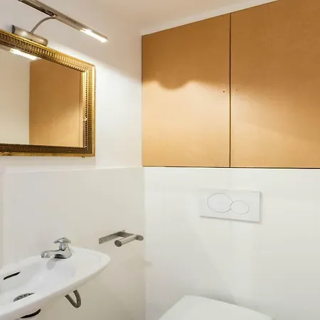 Private Apartment - Eiffel Tower - Ecole Militaire Apartment Paris