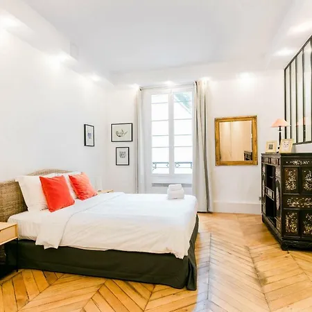 Private Apartment - Eiffel Tower - Ecole Militaire Apartment